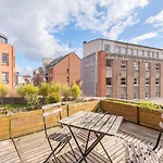 Lumineux Avec Rooftop Et Garage Privé. Apartamento