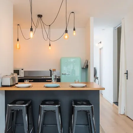 Lumineux Avec Rooftop Et Garage Privé. Appartement *