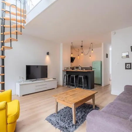 Lumineux Avec Rooftop Et Garage Privé. * Lille