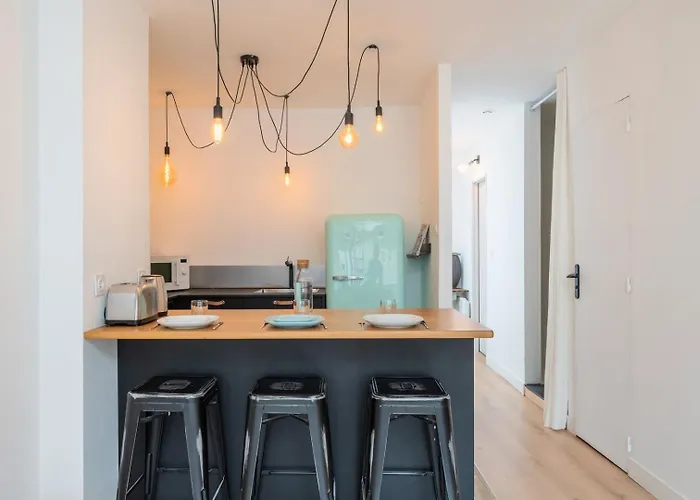 Lumineux Avec Rooftop Et Garage Privé. Appartement *