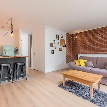 Lumineux Avec Rooftop Et Garage Prive. *