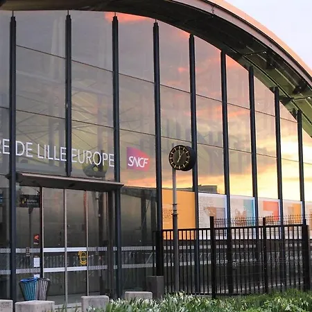 Appartement Lumineux Avec Rooftop Et Garage Privé. Lille
